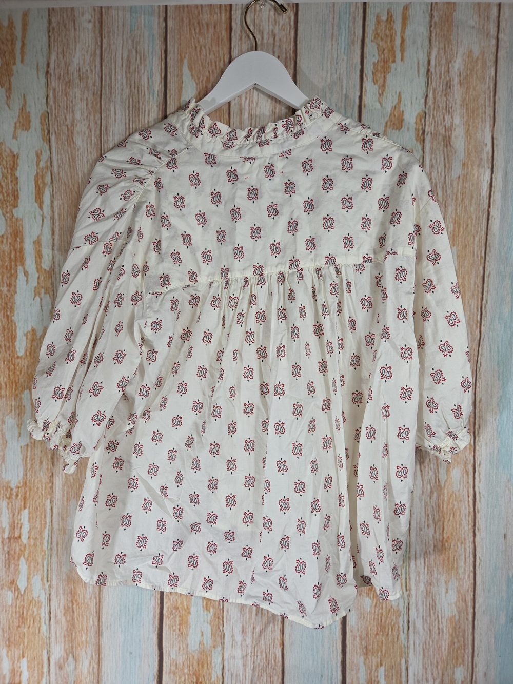 XiRENA Cream Blouse with Red & Black Paisley Print. 100% Cotton. Size M - Picture 4 of 4